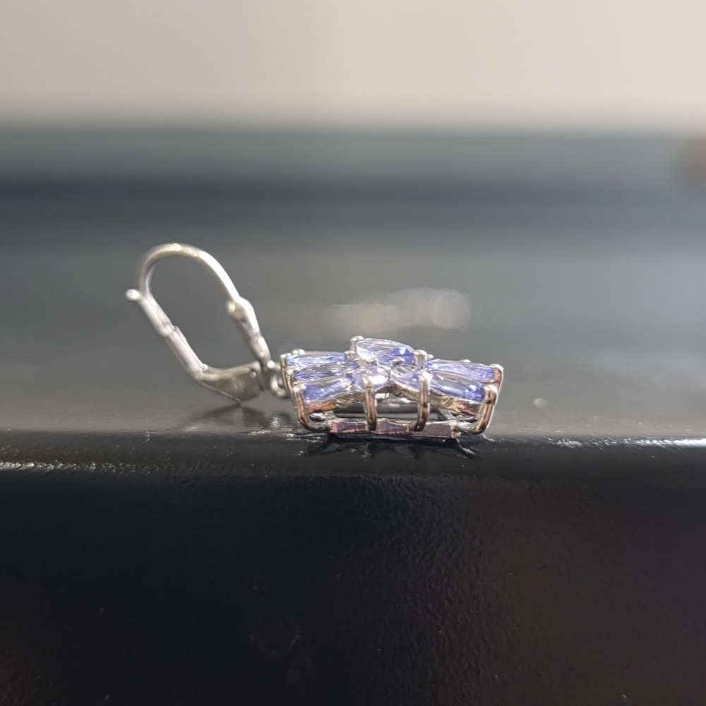 Elegant Silver and Tanzanite Jewelry Set - Picture 2 of 11